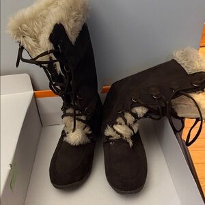 Sporto size 9 Women's Faux Fur Lined Boots like new